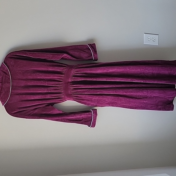 Eileen West Burgundy Women's Velour Robe Size Small Tie Front‎ - Picture 4 of 10